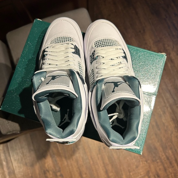 Air Jordan 4 - Picture 5 of 5